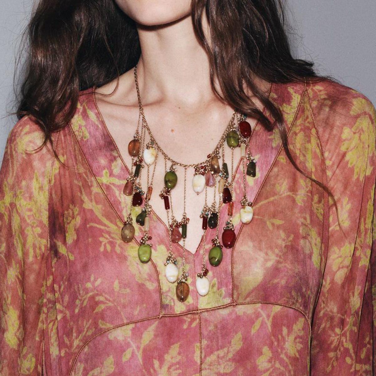Collar Étnico de Dijes Múltiples